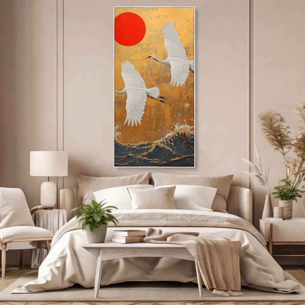 Tablou canvas cu tablou canvas cu doi cocori, in rama de aluminiu argintiu, pe perete intr-un dormitor